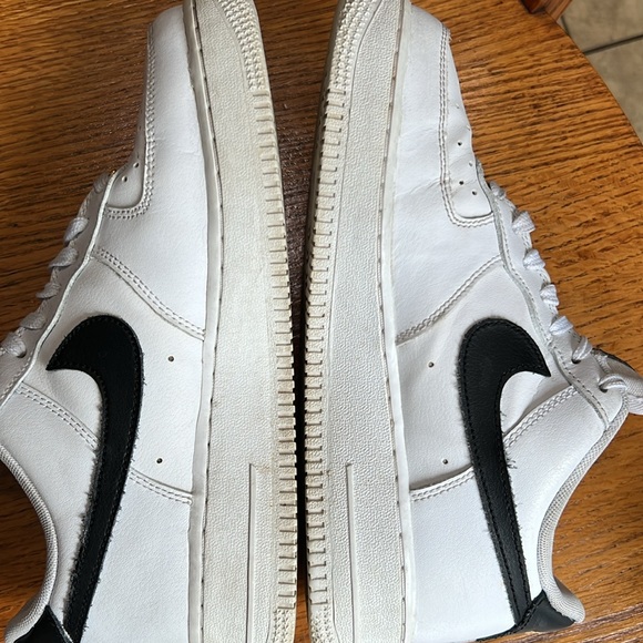 Nike Air Force 1 Low Leather Athletic Shoes White Black Gold  Women’s Size 8 - Picture 7 of 11